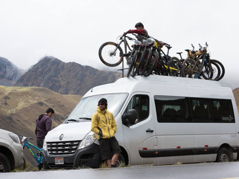 inca avalanche trail, loading Mountain bikes